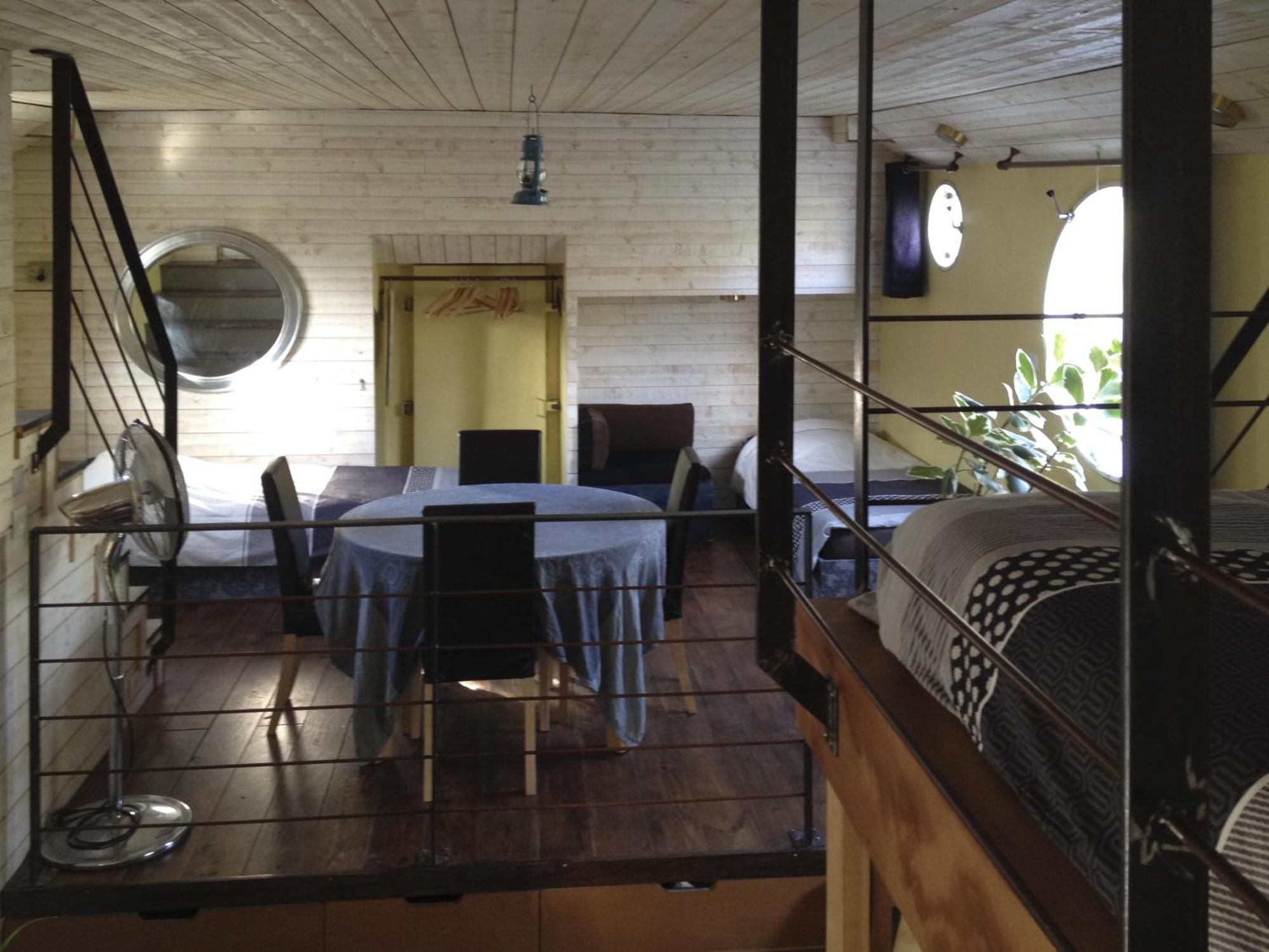 Boat For Guest Hotel Иси-ле-Мулино Стая снимка